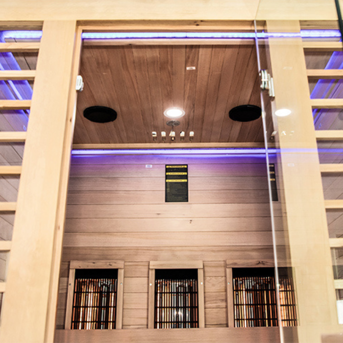 סאונת היבריד Venus מבית Holl's משלבת טכנולוגיות חימום אינפרא אדום ואדים, ומציעה חוויית סאונה מותאמת אישית. עשויה מעץ אשוח קנדי איכותי, הסאונה מצוידת בפולטי אינפרא אדום מסוג קוורץ ומגנזיום, ותנור אדים Harvia הכלול מאפשר יצירת אדים על ידי שפיכת מים על האבנים החמות. תאורת LED פנימית עם כרומותרפיה ב-7 צבעים ומערכת שמע מובנית עם חיבור Bluetooth/MP3 ורדיו FM משלימות את החוויה המרגיעה. האבזור הנלווה כולל דלי, כף, שעון חול, מדחום והיגרומטר. להשיג באתר STORENET. סאונת היבריד, סאונה אינפרא אדום, סאונת אדים, סאונה ביתית, סאונה מעץ אשוח קנדי, כרומותרפיה, מערכת שמע מובנית, תנור Harvia, אבזור סאונה, חוויית ספא ביתית, STORENET