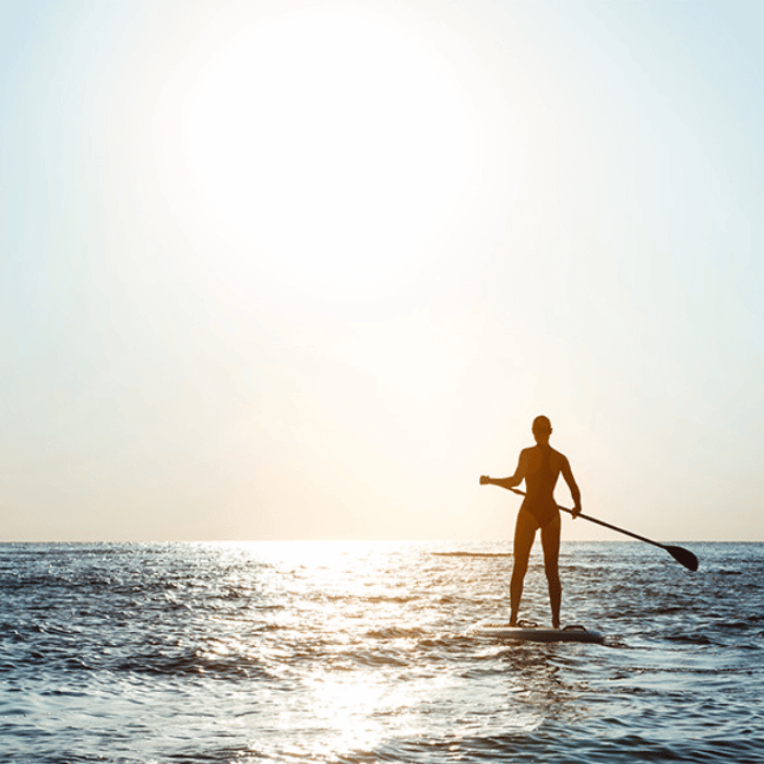 SUP מתנפח WATTSUP F12 – לוח חתירה מחוזק עם משטח EVA נגד החלקה, חרב מרכזית נשלפת ומבנה הידרודינמי ליציבות ושליטה. לפרטים נוספים כנסו ל-STORENET אתר היבואן הרשמי.