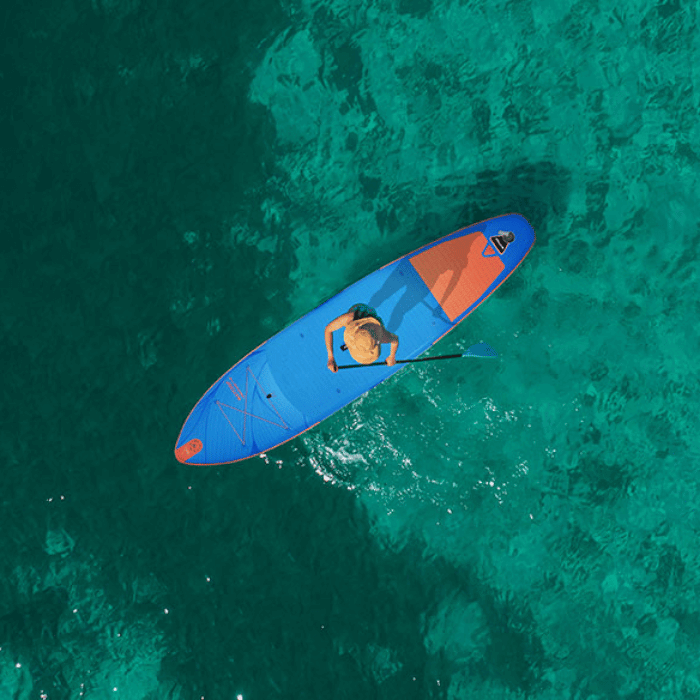 SUP מתנפח WATTSUP ESPADON 11'8" – לוח חתירה יציב ואיכותי עם מבנה הידרודינמי מחודד, חרב מרכזית נשלפת, משטח EVA נגד החלקה וטכנולוגיית Drop-Stitch לעמידות מרבית. אידיאלי לחתירה באגמים, נהרות ומים חופיים. לפרטים נוספים כנסו ל-STORENET אתר היבואן הרשמי.