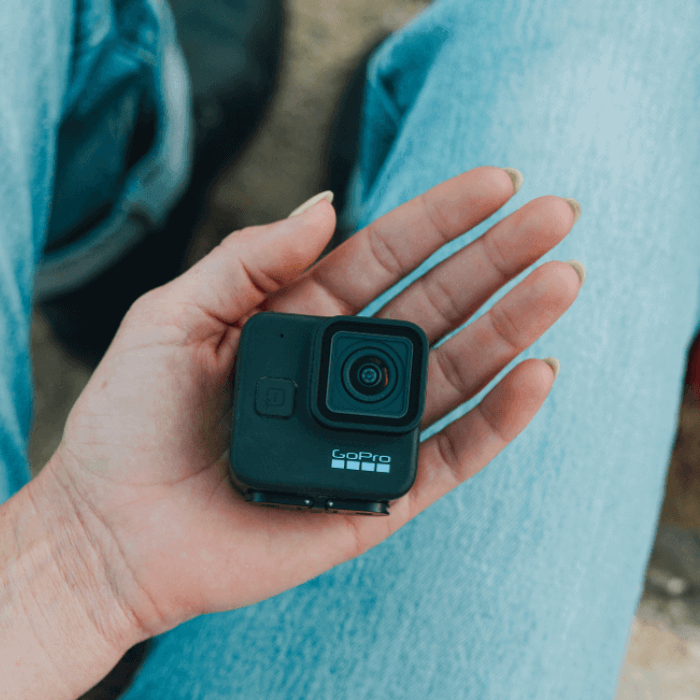 מצלמת GoPro HERO11 Black Mini בגוף קומפקטי וקשוח, עם תושבות מתקפלות לצילום זוויות ייחודיות, צילום וידאו באיכות 5.3K, ייצוב HyperSmooth, סוללת Enduro מובנית ועמידות מים – חוויית צילום אקסטרים מושלמת. לפרטים נוספים כנסו ל-STORENET אתר היבואן