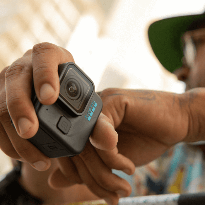 מצלמת GoPro HERO11 Black Mini בגוף קומפקטי וקשוח, עם תושבות מתקפלות לצילום זוויות ייחודיות, צילום וידאו באיכות 5.3K, ייצוב HyperSmooth, סוללת Enduro מובנית ועמידות מים – חוויית צילום אקסטרים מושלמת. לפרטים נוספים כנסו ל-STORENET אתר היבואן