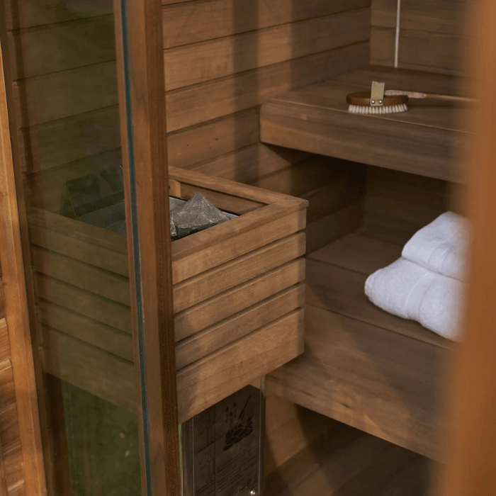 סאונת חוץ מסורתית Auki-1400 מבית ORans עשויה עץ Walnut עם דלת זכוכית כהה, עיצוב יוקרתי וחוויית סאונה פינית לגינה